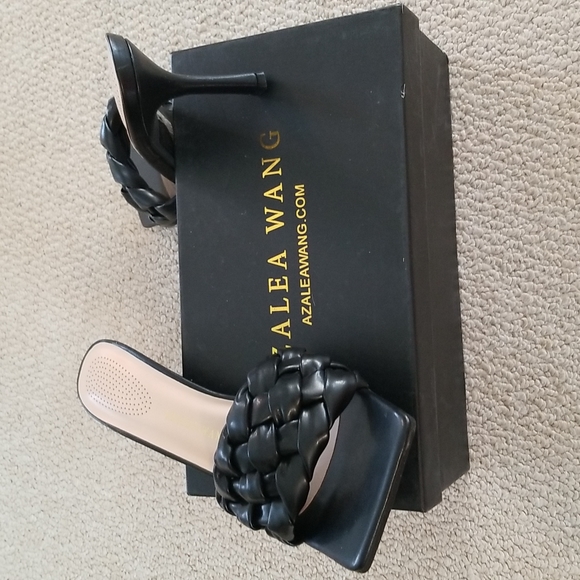 🌻 HOST PICK 🌻Azalea Wang woven slides - Picture 8 of 10